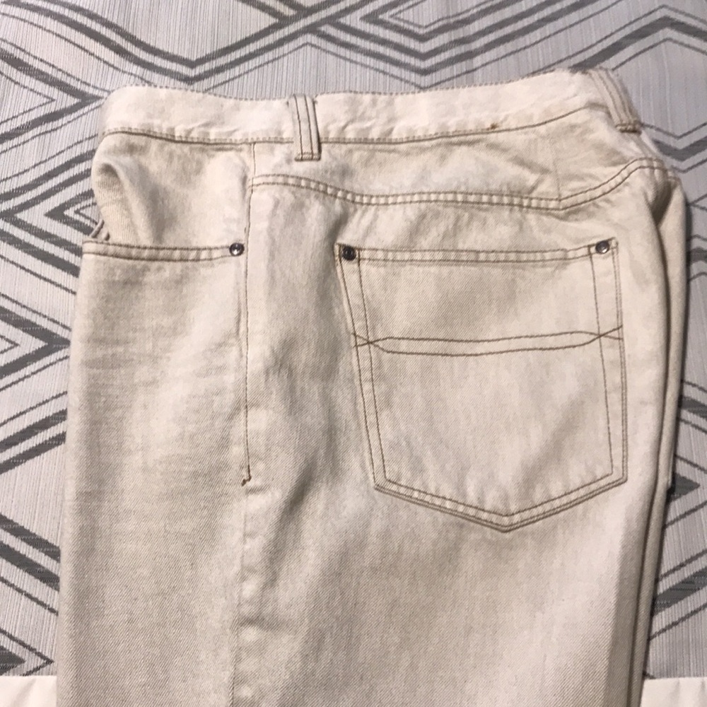 Claiborne Cream Jeans - Picture 5 of 17